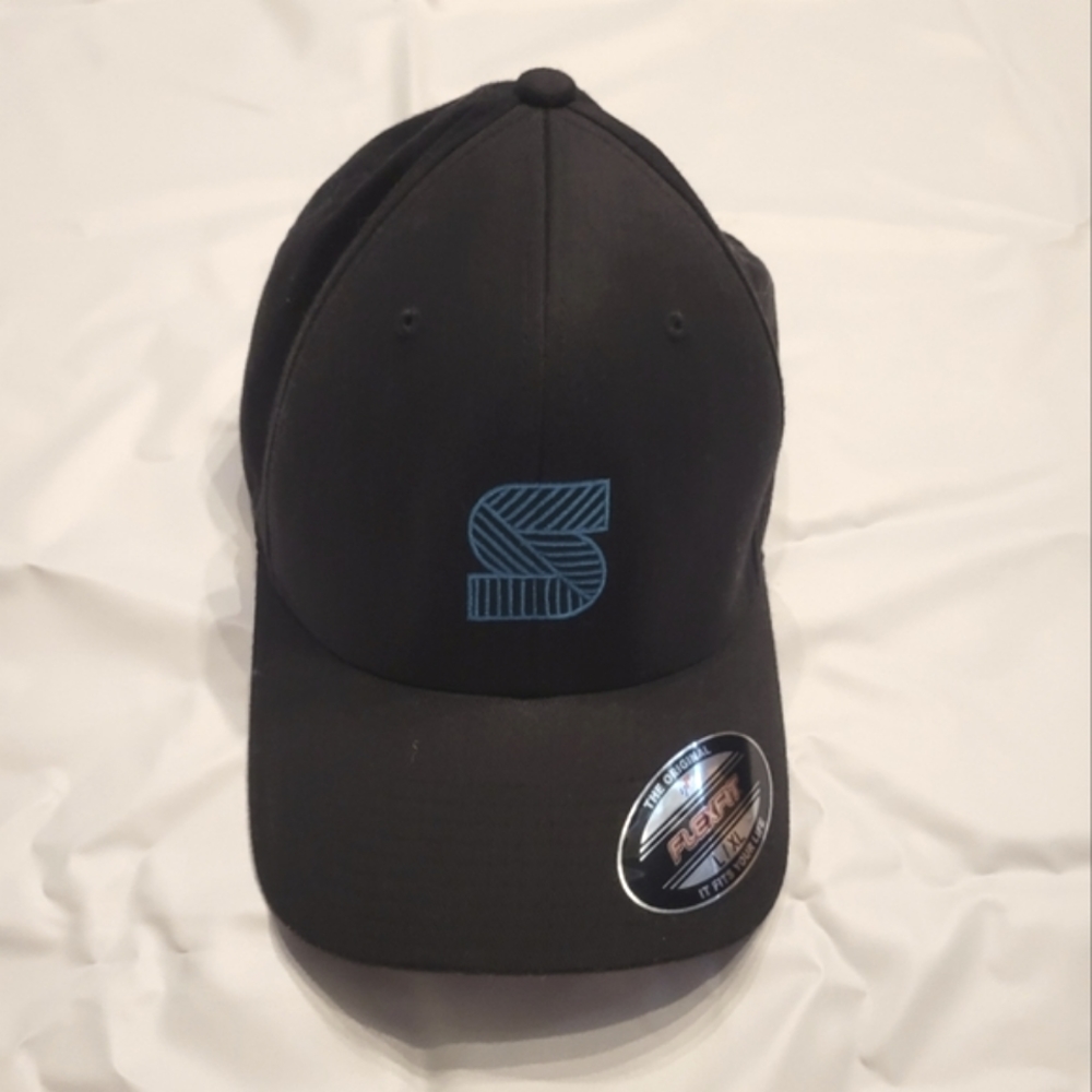 Techie Flexfit L/XL Black and Blue Cap